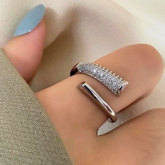 The Modern Bypass Ring with cubic zirconia in silver - Picture 1 of 4